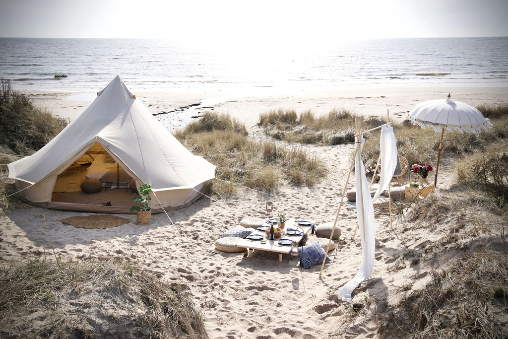 glampingtält på strand på gotland